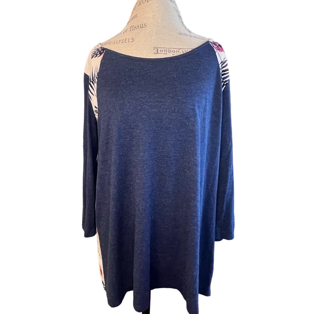 Gilli Women's Blue and Floral Plus Size Tunic Size 1X